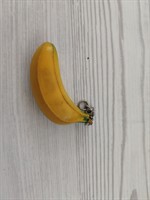 6716. Un breloc banana