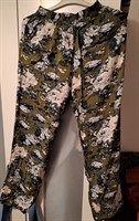 Pantaloni de vara kaki cu flori