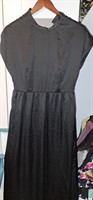 Rochie neagra satin cu decolteu la spate