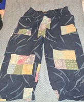 Pantaloni 3/4 cu modele colorate