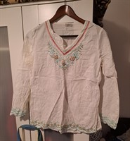 Bluza alba cu broderie si margele