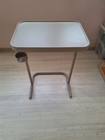 7114. Masuta laptop de la Ikea