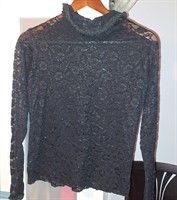 Bluza neagra de dantela
