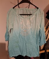 Bluza turcoaz degrade cu broderie