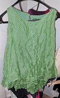 Bluza fara maneci verde cu buline
