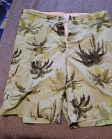 Pantaloni scurti cu palmieri