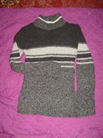 pulover gri