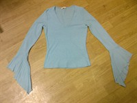 Bluza bleu cu maneci evazate