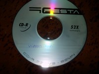 2 cd-uri cu videoclipuri si muzica de petrecere