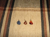 Trei medalioane din pietre semipretioase (cred) 