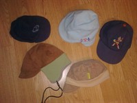 2 caciuli + 3 sepci  (48-50 cm diametru)