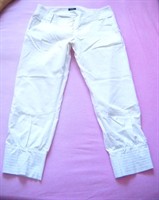 Pantaloni albi 3/4- marime M