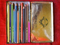 cutie creioane colorate + ascutiroare