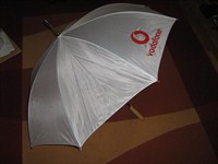 Umbrela alba, mare, cu logo Vodafone