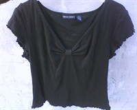 Tricou negru decoltat