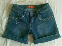 pantaloni scurti de blugi