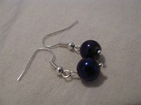 Cercei handmade cu perle mov din sticla