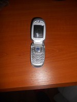 Telefon Samsung cu clapa defect
