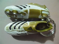 breloc adidas