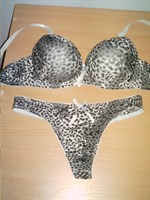 Set sutien si chilotei