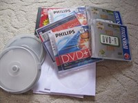 Pentru depozitare DVD-uri / CD-uri