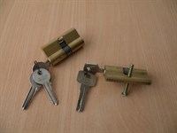 Butuci de usa cu chei (2 buc.)
