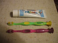 Periute + pasta de dinti copii