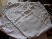 pantaloni 3/4  dama  in crem marimea m/l