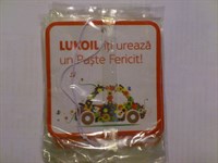 Inca 5 odorizanti auto cu mesajul "Lukoil iti ureaza un Paste Fericit"