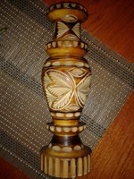 Vaza din lemn sculptata