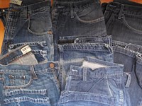 Pantaloni jeans purtati