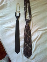 2 cravate purtate