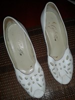 Pantofi de damă albi 2