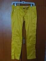 Pantaloni galbeni nr. 27 One More