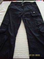 Pantaloni negri sport cu buzunare 3/4