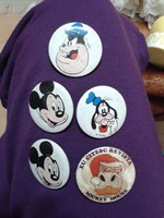 5 insigne din seria Mickey Mouse