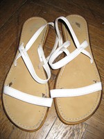 Sandalute albe Bata