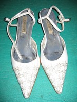 Pantofi albi 