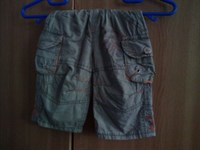 pantalon trei sferturi pentru 3-4 ani.