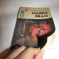 Carte "Marele prag"