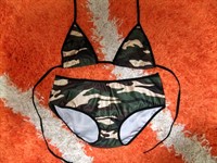 Costum baie cu imprimeu gen camuflaj