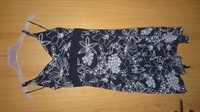Rochie neagra cu model floral si cordon