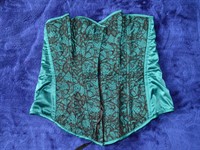 Corset verde cu broderie neagra