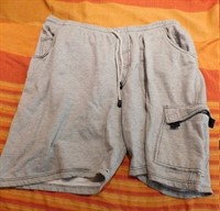 Pantaloni scurti marime f mare