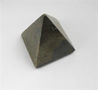 Piramida mica de pirita