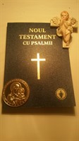  Carte "Noul Testament" + Statueta ingeras + Medalion "Maica cu Pruncul"