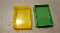 5535. O cutie veche, verde cu galben