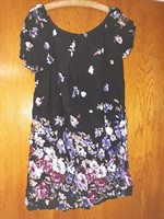 Bluza neagra cu flori
