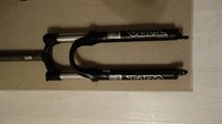 6110. O furca RockShox Reba